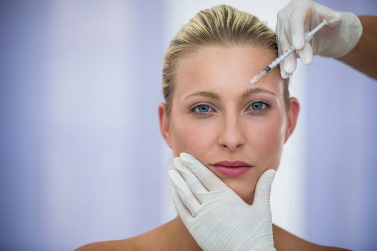 female-patient-receiving-botox-injection-forehead (1)